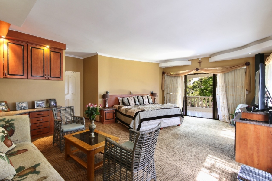 To Let 6 Bedroom Property for Rent in Sunset Beach Western Cape